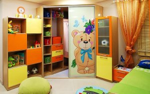 Как выбрать шкаф для игрушек в детскую комнату?